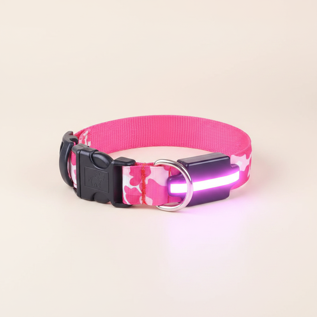 Collier rose fuchsia fond crème